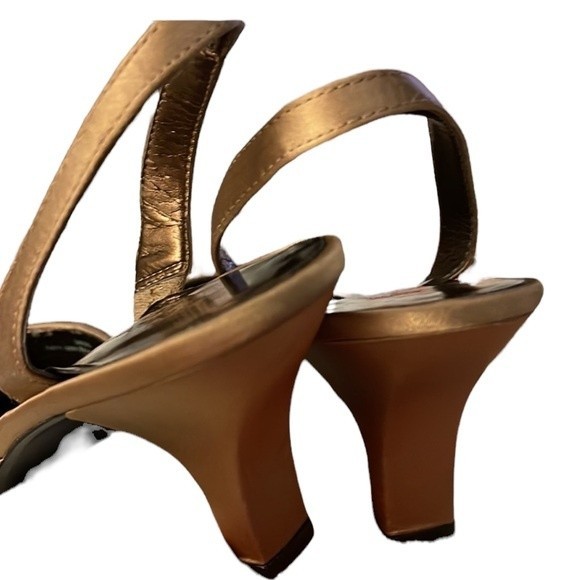 Classy Liz Claiborne Sling-Back heels. Gold, Satin and Sequin details.  Size 7.5 - Picture 5 of 7